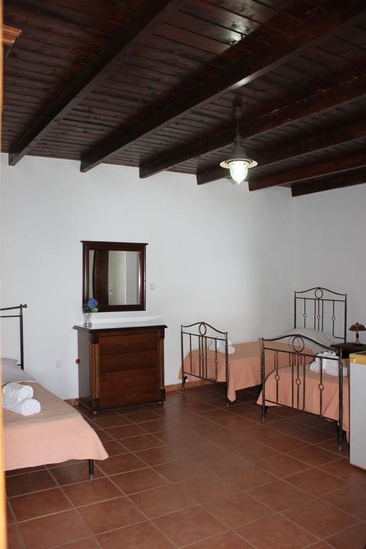 Lalloudes Seaside Accommodation Exo Nimfion Номер фото