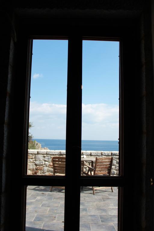 Lalloudes Seaside Accommodation Exo Nimfion Номер фото