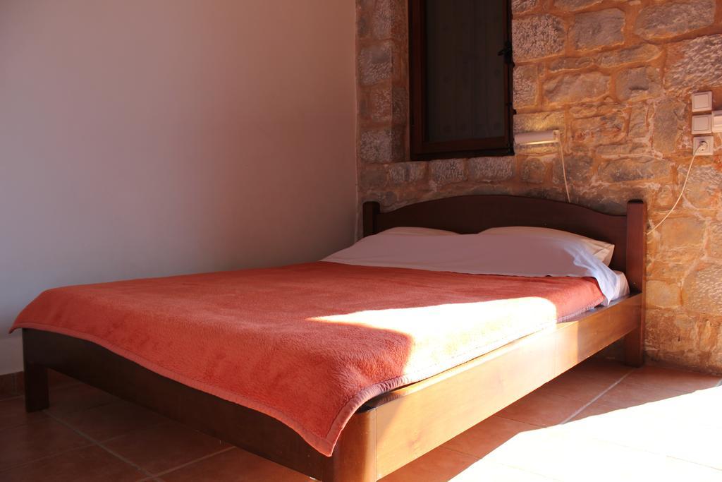Lalloudes Seaside Accommodation Exo Nimfion Номер фото